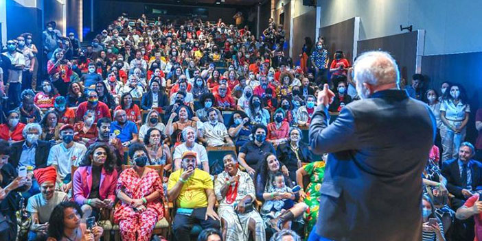 "Cultura é essencial como o ar que a gente respira", diz Lula, que promete recriar ministério